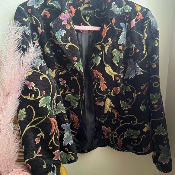 Small/medium vintage black tapestry blazer with floral design - Picture 3 of 9